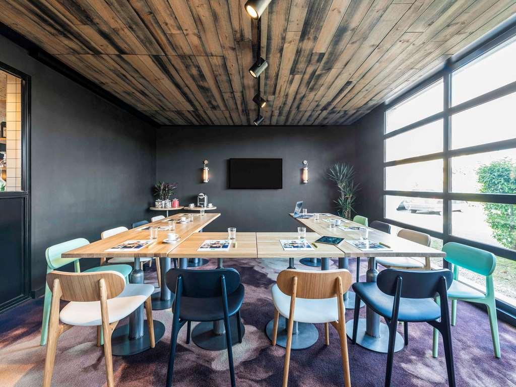 Ibis Styles Lyon Meyzieu Arena Stadium Kültér fotó